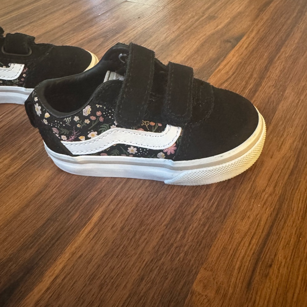 Vans Kids Black and White Velcro Sneakers - Picture 6 of 9